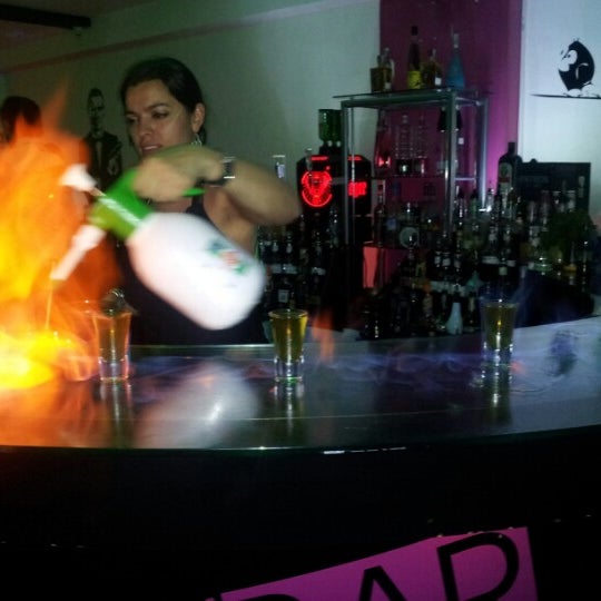 Das Foto wurde bei The Bar Club von Alejandro M. am 8/26/2012 aufgenommen