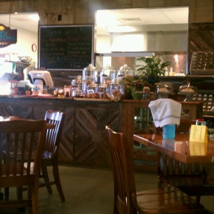 Снимок сделан в Cafe at the Ridge пользователем Priscilla J. 7/1/2012