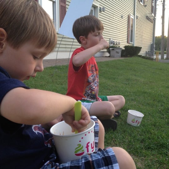 8/7/2012 tarihinde Joseph S.ziyaretçi tarafından Frozen Yogurt Innovations'de çekilen fotoğraf