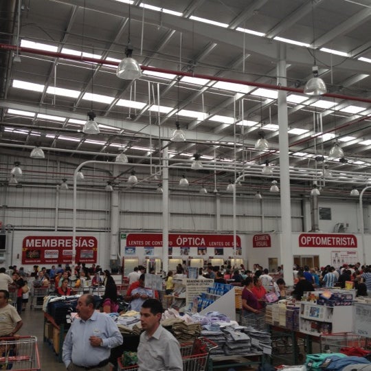 Costco Warehouse Store in San Pedro de los Pinos