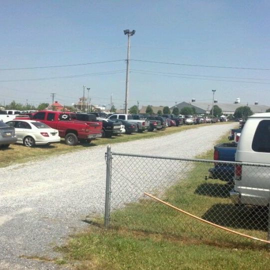 รูปภาพถ่ายที่ Delaware State Fairgrounds โดย Joe B. เมื่อ 6/23/2012
