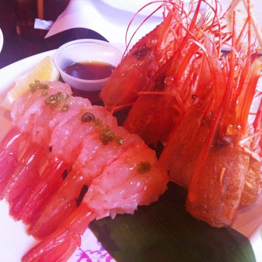 Foto diambil di KumaDori Sushi oleh Dana H. pada 5/14/2012