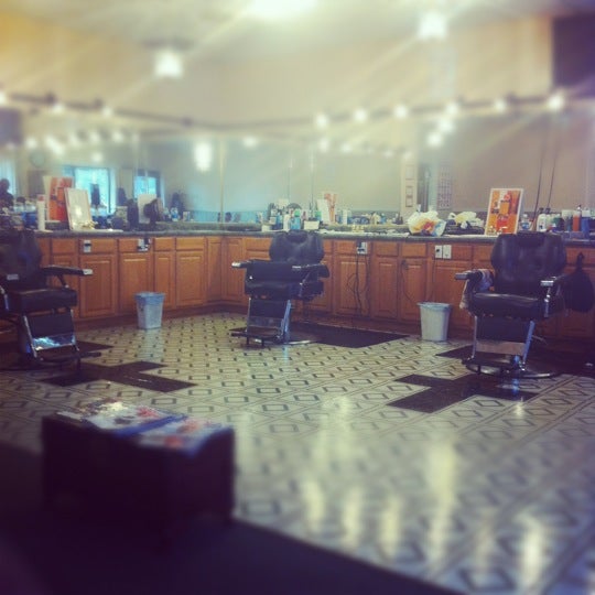 Kings & Queens Barber Shop Hair Salon in Spring Lake