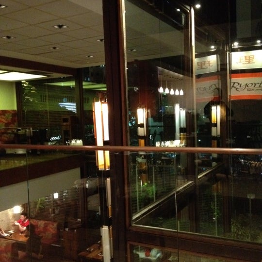 รูปภาพถ่ายที่ Ryori Sushi Lounge โดย João Paulo D. เมื่อ 7/17/2012