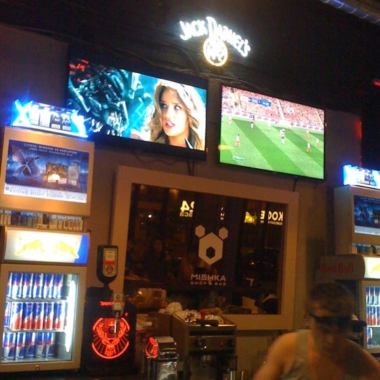 รูปภาพถ่ายที่ MISHKA Shop&amp;Bar โดย Yury F. เมื่อ 5/19/2012