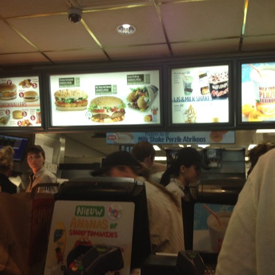 Снимок сделан в McDonald&#39;s пользователем Chantal L. 5/28/2012