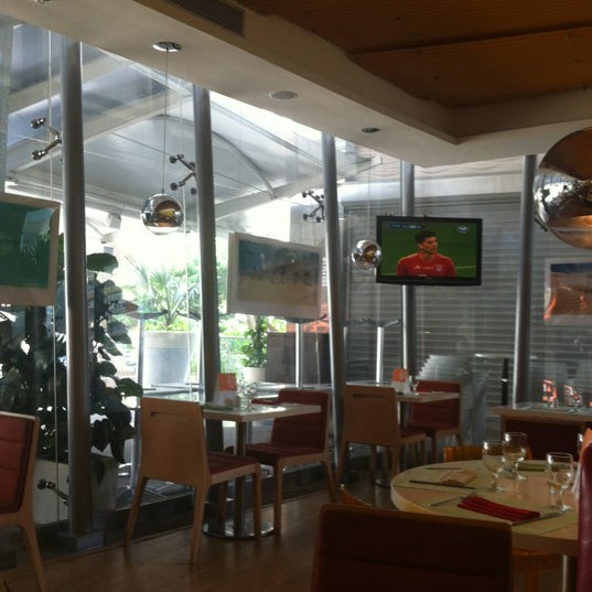 Снимок сделан в Bucare Restaurant Gourmet пользователем Geovmil R. 5/19/2012