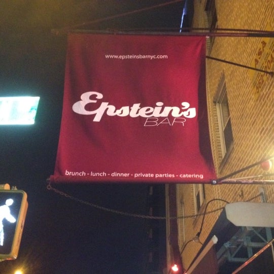 รูปภาพถ่ายที่ Epstein&#39;s Bar โดย Chris E. เมื่อ 3/4/2012