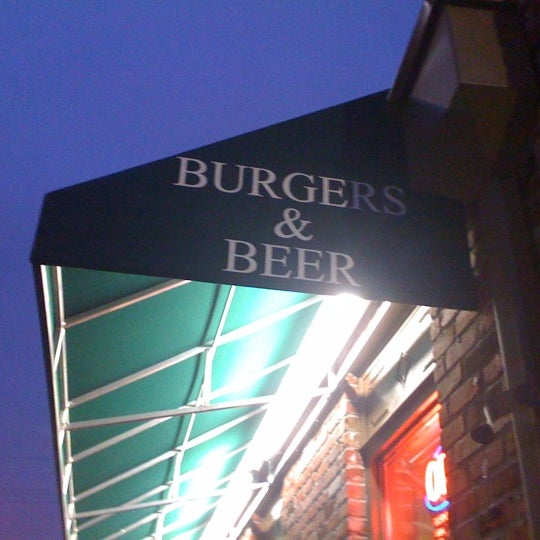 2/7/2012にCindy P.がGreen Room Burgers &amp; Beerで撮った写真