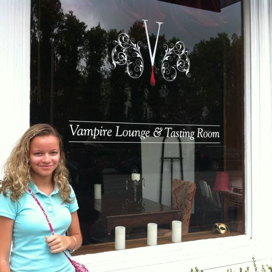10/7/2011 tarihinde Rob J.ziyaretçi tarafından Vampire Lounge &amp; Tasting Room'de çekilen fotoğraf