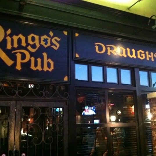 Снимок сделан в Ringo&#39;s Pub пользователем David W. 8/14/2012