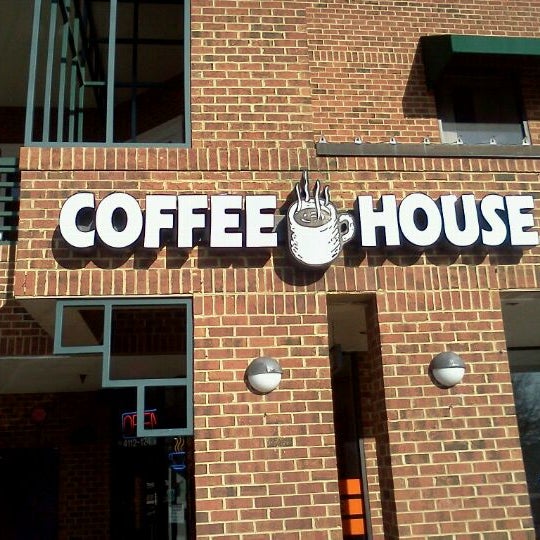รูปภาพถ่ายที่ New World Coffee House โดย Whitney H. เมื่อ 1/20/2012
