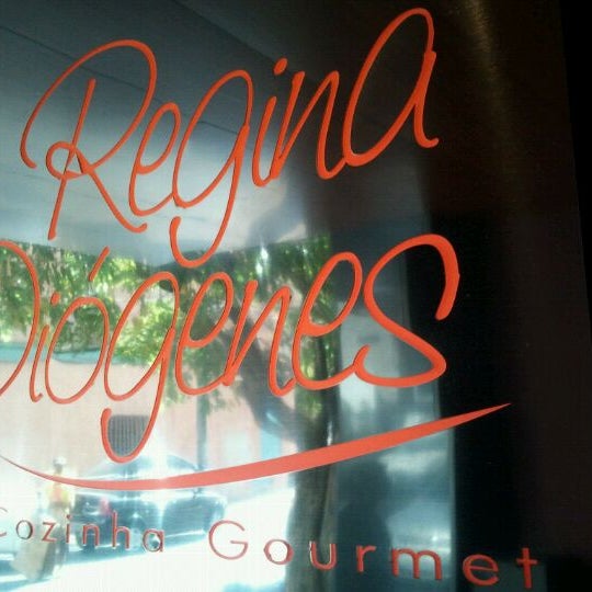 รูปภาพถ่ายที่ Regina Diógenes โดย Hellen M. เมื่อ 5/16/2012