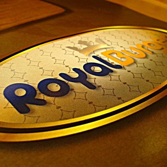 รูปภาพถ่ายที่ Royal Burger โดย Felipe S. เมื่อ 1/14/2012