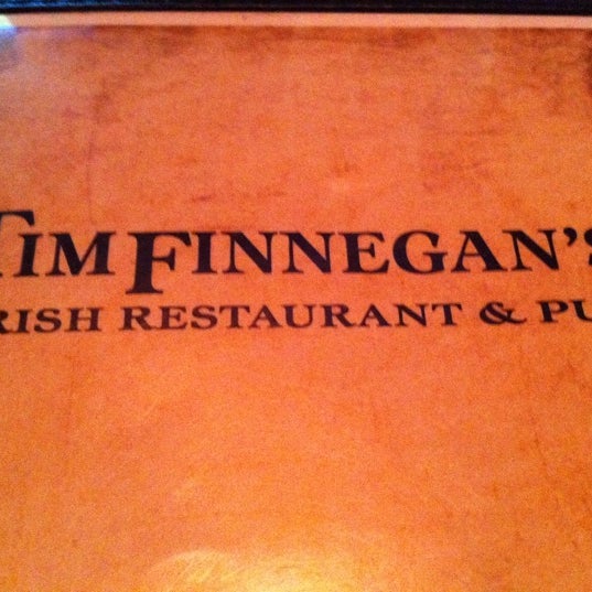 รูปภาพถ่ายที่ Tim Finnegan&#39;s Irish Pub โดย Josh M. เมื่อ 8/22/2011