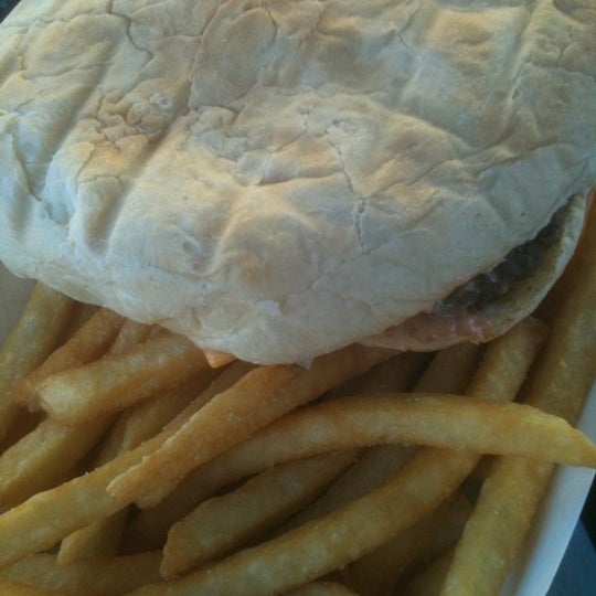 Foto tirada no(a) Burger Bar por Jason T. em 3/20/2012