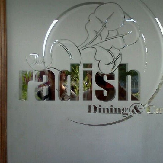 Das Foto wurde bei The Radish Dining &amp; Catering von Jennifer (Fern) M. am 8/21/2011 aufgenommen