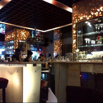 Foto tirada no(a) MAY Restaurant &amp; Bar por Tài H. em 11/28/2011