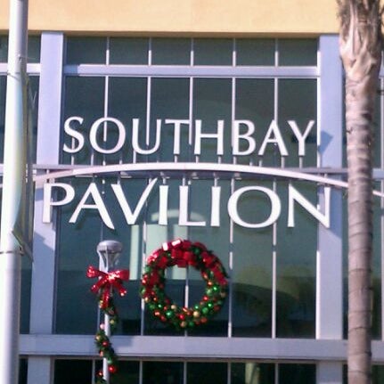 Foto scattata a SouthBay Pavilion da Aaron Chiklet A. il 11/22/2011