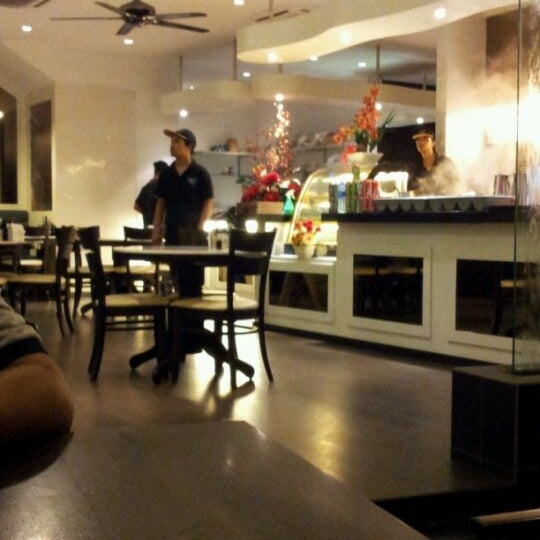 4/22/2012 tarihinde lady m.ziyaretçi tarafından De Asian Cafe'de çekilen fotoğraf