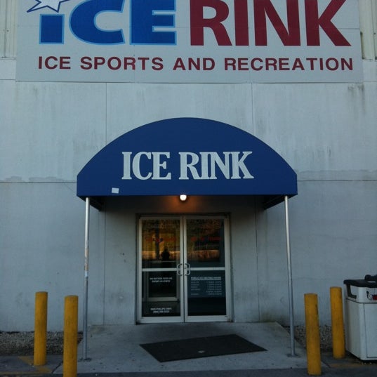 12/27/2010 tarihinde Chris H.ziyaretçi tarafından Jax Ice and Sports Plex'de çekilen fotoğraf