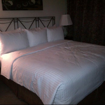 Снимок сделан в Hotel Lombardy пользователем Nicole 3/3/2012