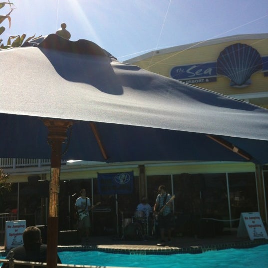 รูปภาพถ่ายที่ Sea Shell Resort and Beach Club โดย Frank R. เมื่อ 6/16/2012