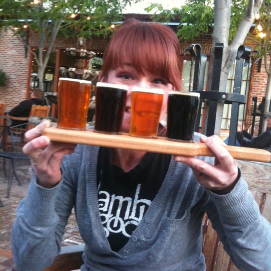 4/27/2012에 Courtenay W.님이 Tap 25 Craft Beer에서 찍은 사진