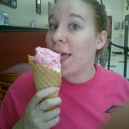 Scoops Ice Cream Shoppe 115 W Main St