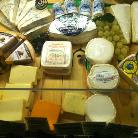 Das Foto wurde bei Kashkaval Cheese Market von Aaron am 1/21/2012 aufgenommen