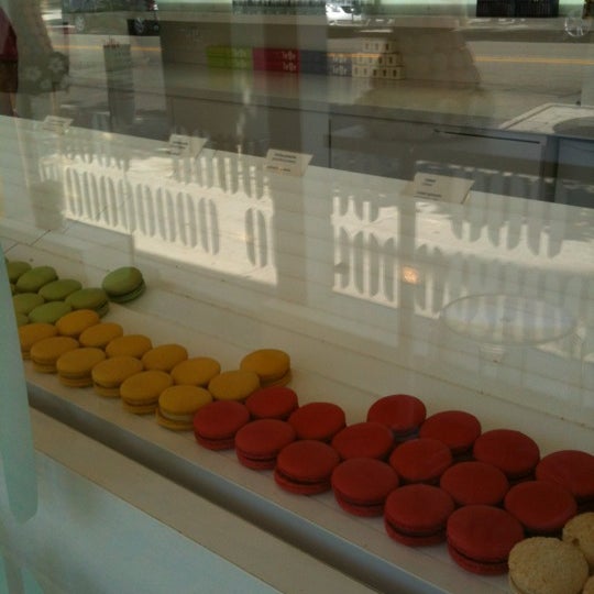 Foto tirada no(a) &#39;Lette Macarons por Claire Sangmi Y. em 6/16/2012