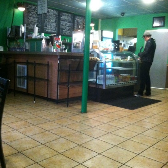 รูปภาพถ่ายที่ Emerald City Coffee โดย Bradshaw W. เมื่อ 11/14/2011