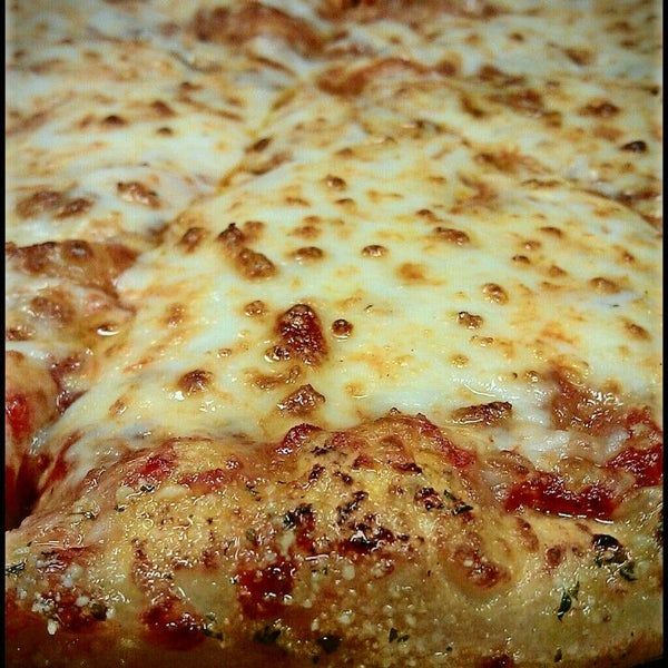 Foto tomada en Domino&#39;s Pizza  por Domino&#39;s P. el 9/9/2011