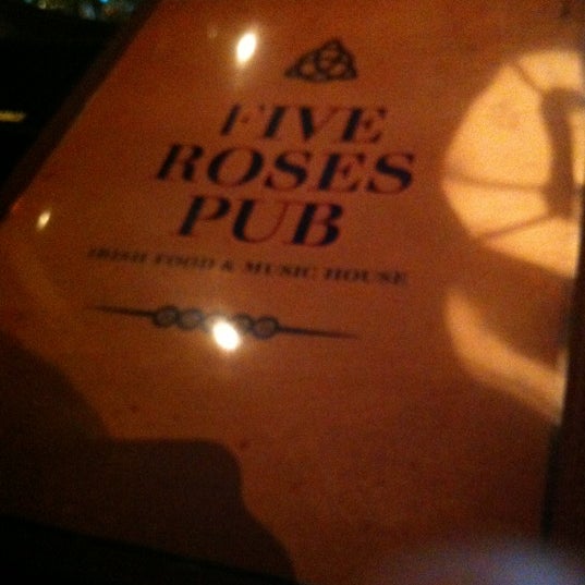 4/13/2012にJeff B.がFive Roses Pubで撮った写真