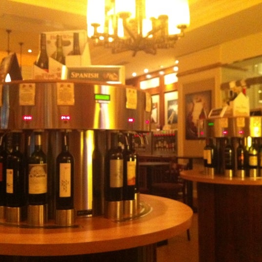 Foto tirada no(a) Tastings - A Wine Experience por John P. em 1/4/2011