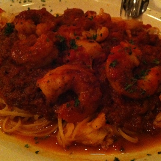 Das Foto wurde bei Dimora Restaurant von Clara S. am 3/8/2012 aufgenommen