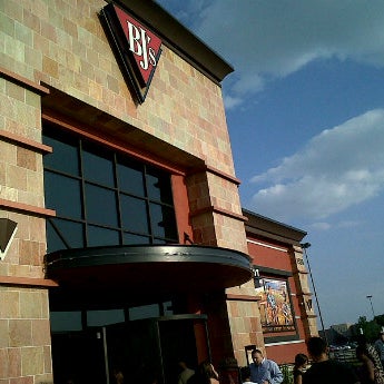 Photo taken at BJ&#39;s Restaurant &amp; Brewhouse by B.j. H. on 7/5/2011