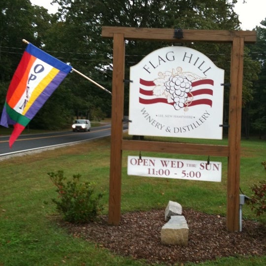 Foto tirada no(a) Flag Hill Winery &amp; Distillery por Melissa R. em 9/27/2011