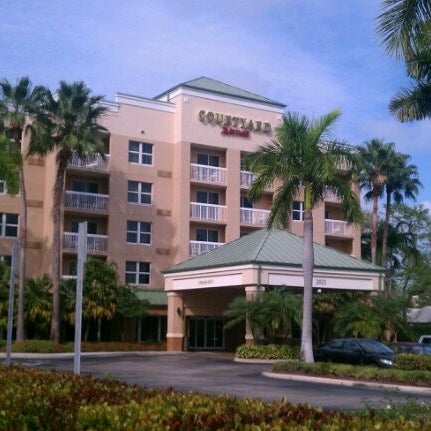 Photo taken at Courtyard by Marriott Miami Aventura Mall by Bart L. on 2/27/2012