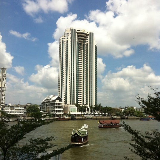Photo taken at Shangri-La Hotel, Bangkok by Kitisara on 4/20/2012