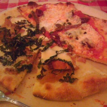 Foto diambil di Amorina Cucina Rustica oleh Maria A. pada 7/15/2011
