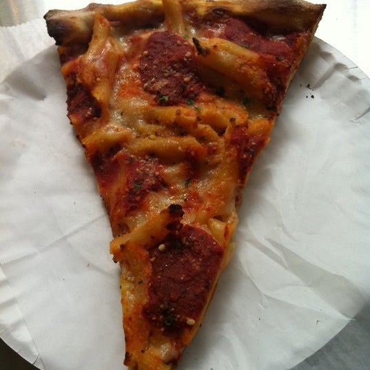 Foto tirada no(a) Primo Pizza 84 por Justin M. em 9/14/2011