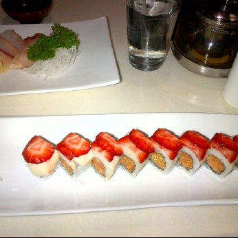 Foto tirada no(a) Fusion Fire Asian Fondue &amp; Sushi Bar por Michael P. em 1/21/2012