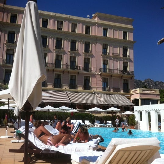 Foto tirada no(a) Hotel Royal-Riviera por Bougrelon em 8/21/2011