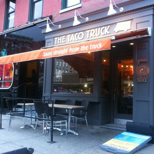 รูปภาพถ่ายที่ The Taco Truck Store โดย Enri Q. เมื่อ 4/17/2011