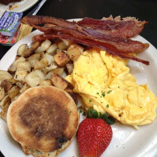 Bread Winners Cafe & Bakery 5560 W Lovers Ln