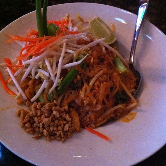 3/29/2011 tarihinde Amanda G.ziyaretçi tarafından Thai Dishes'de çekilen fotoğraf