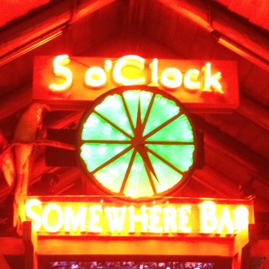 Foto tirada no(a) 5 O&#39;Clock Somewhere por Ryan W. em 2/4/2012