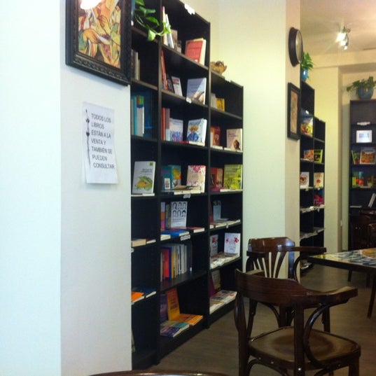 Photo taken at La Qarmita Librería-Café by JuanMa G. on 3/31/2012