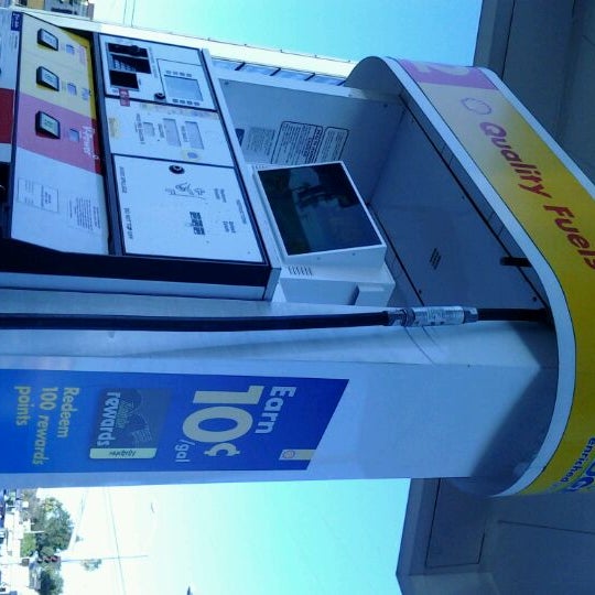 Foto diambil di Shell oleh Kimberly S. pada 12/27/2011